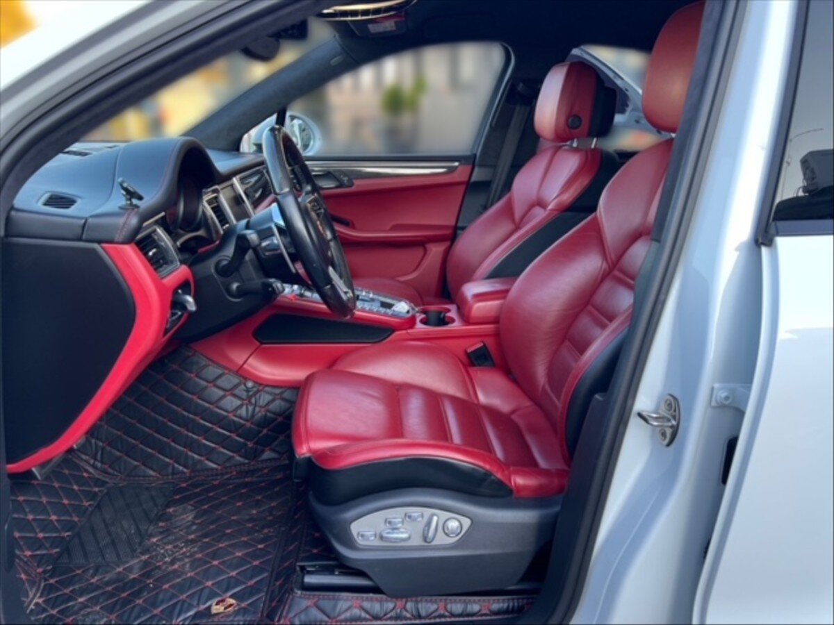 Porsche Macan SUV / Terénní 3,0 l 190 kw