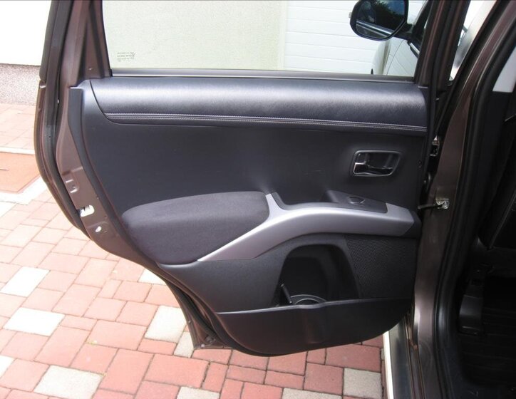 Mitsubishi Outlander 15