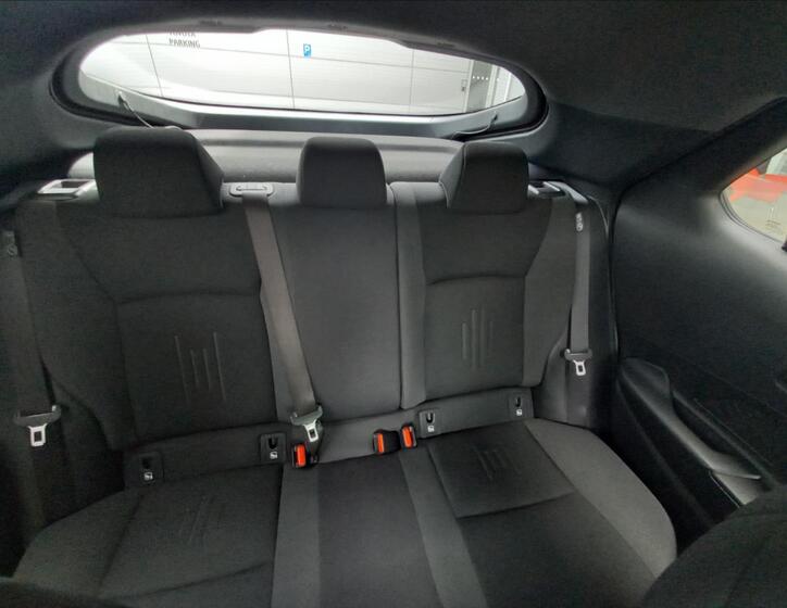 Toyota C-HR SUV 1,8 l 103 kw