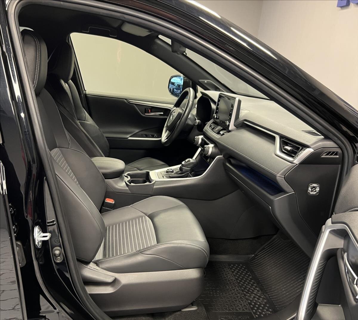 Toyota RAV4 SUV 2,5 l 131 kw