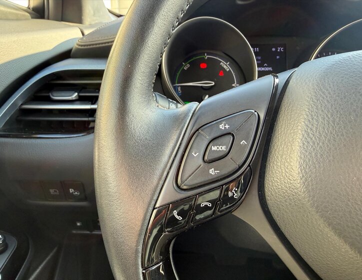 Toyota C-HR SUV / Terénní 1,8 l 72 kw