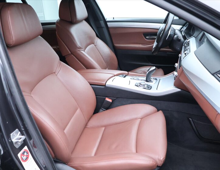 BMW Řada 5 Kombi 3,0 l 190 kw