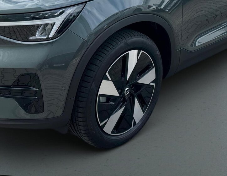 Volvo EX40 SUV 0,0 185 kw