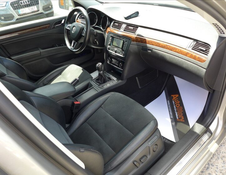 Škoda Superb 40