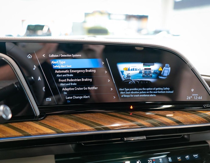 Cadillac Escalade 33