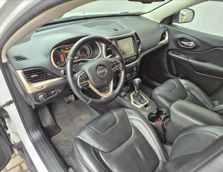 Jeep Cherokee SUV 2,2 l 147 kw