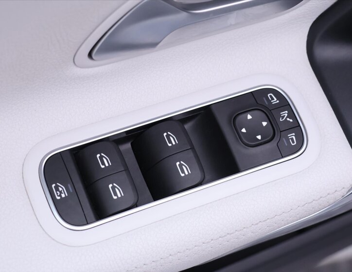 Mercedes-Benz Třídy A Hatchback 1,3 l 120 kw