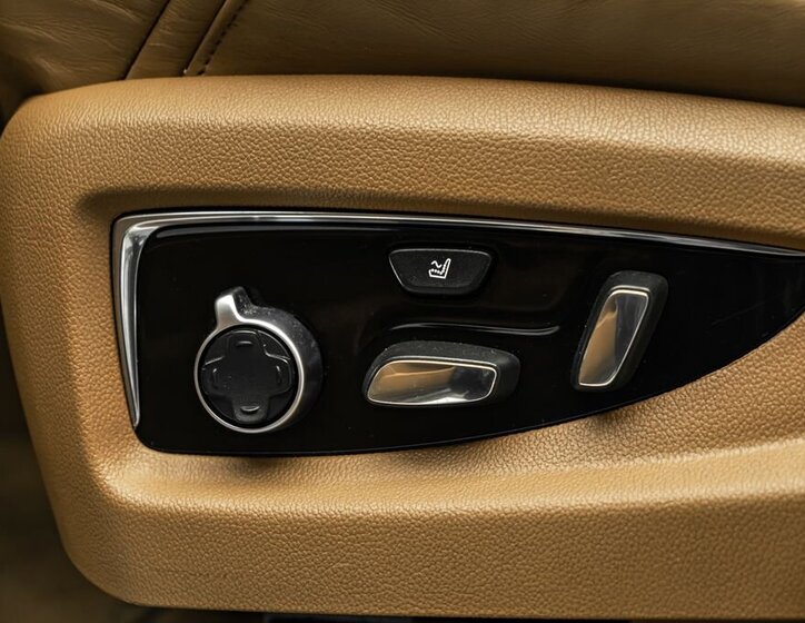 Cadillac Escalade SUV / Terénní 6,2 l 313 kw