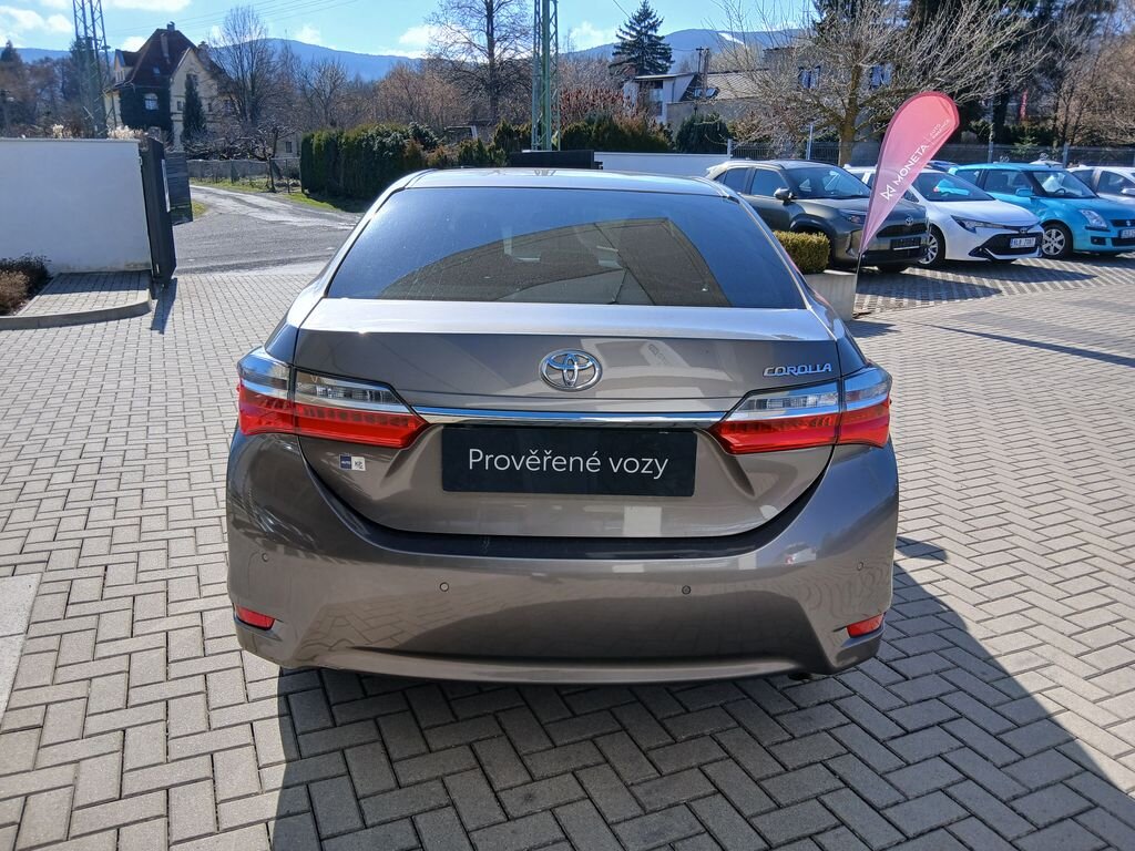 Toyota Corolla Sedan / Limuzína 1,6 l 97 kw