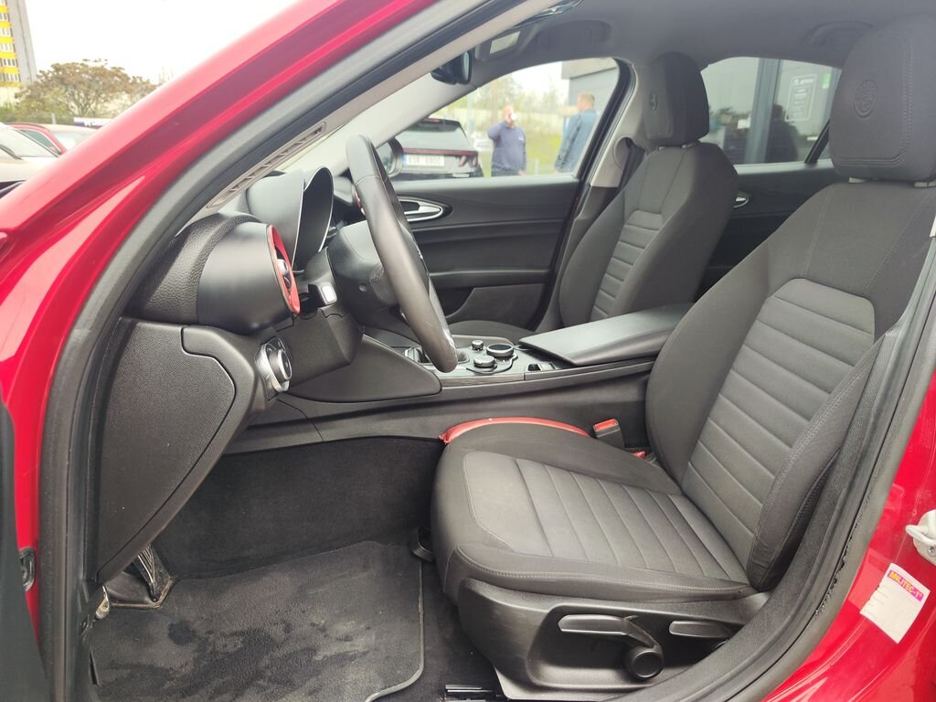 Alfa Romeo Giulia Sedan / Limuzína 2,1 l 110 kw