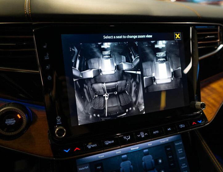 Jeep Grand Wagoneer SUV 6,4 l 351 kw