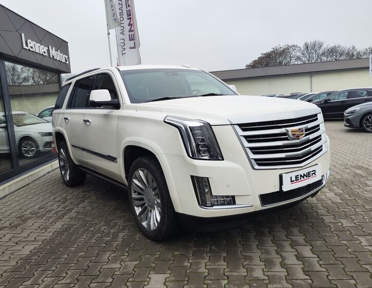 Cadillac Escalade 3