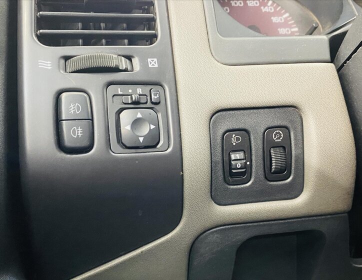 Mitsubishi Pajero SUV / Terénní 2,5 l 85 kw