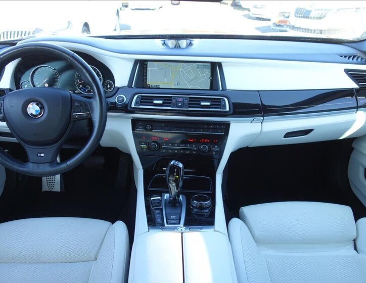BMW Řada 7 28