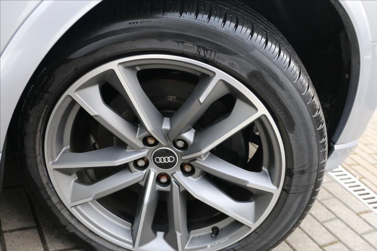 Audi Q3 SUV 2,3 l 137 kw