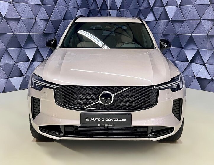 Volvo XC90 SUV / Terénní 2,0 l 335 kw