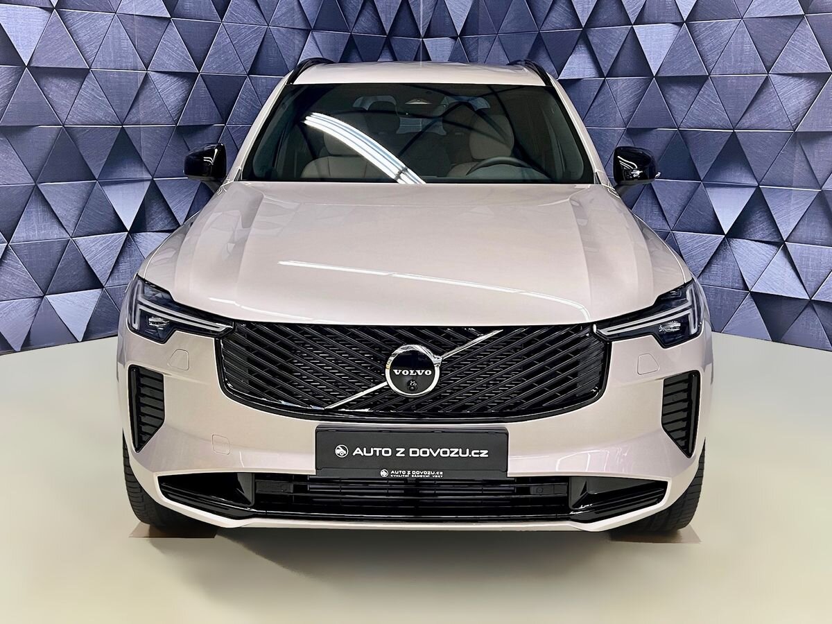 Volvo XC90 SUV / Terénní 2,0 l 335 kw