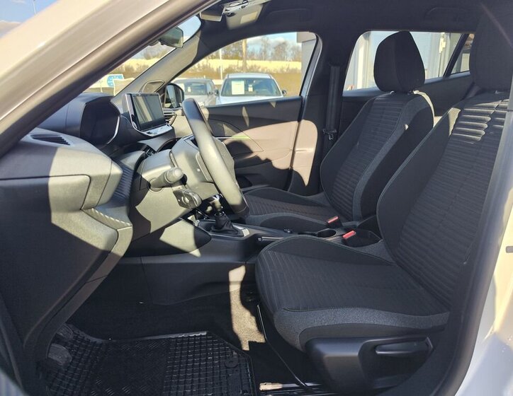 Peugeot 2008 Hatchback 1,2 l 74 kw