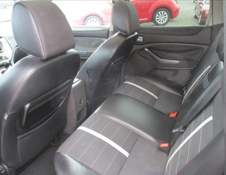 Ford Kuga SUV / Terénní 2,0 l 100 kw