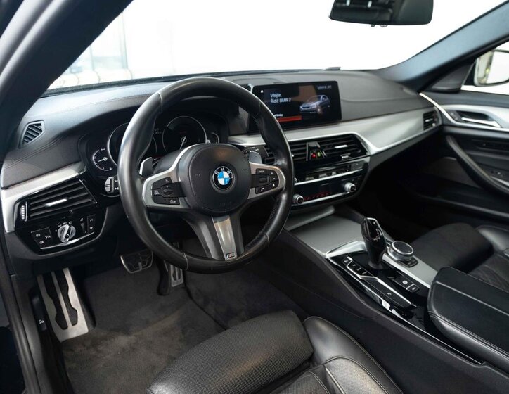 BMW Řada 5 Sedan 3,0 l 195 kw