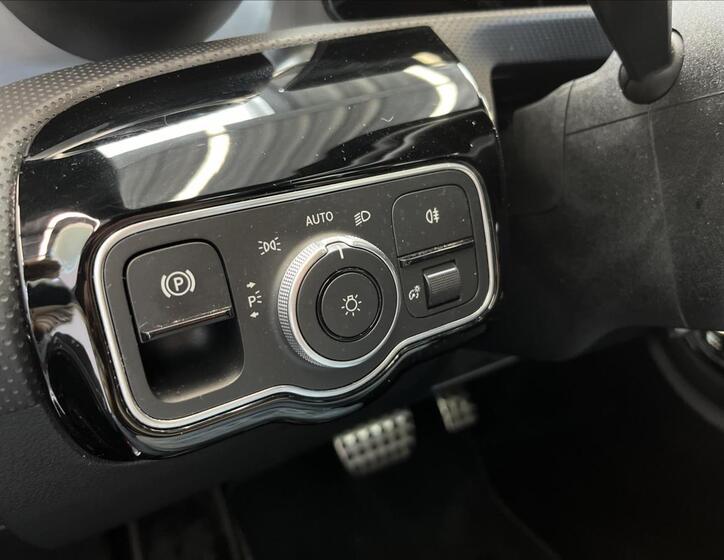 Mercedes-Benz CLA 11