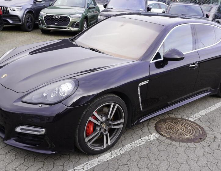Porsche Panamera 1