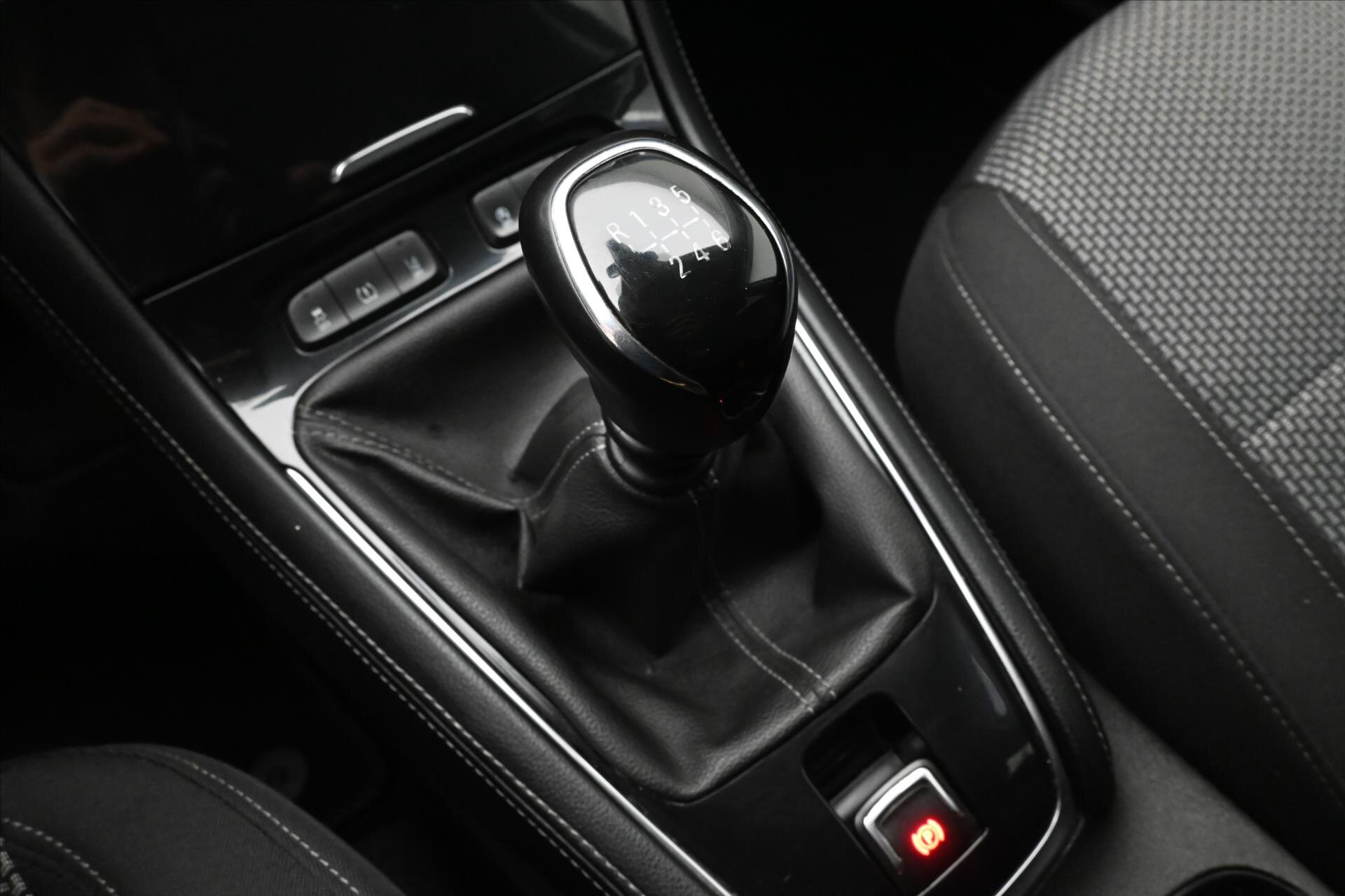 Opel Grandland X SUV 1,6 l 88 kw