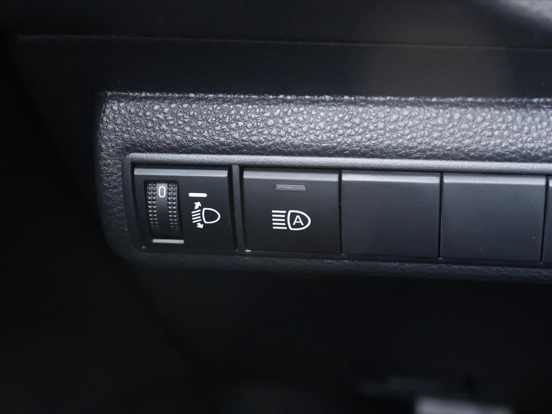 Toyota Corolla Sedan / Limuzína 1,8 l 72 kw