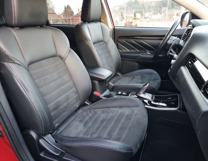 Mitsubishi Outlander SUV / Terénní 2,4 l 165 kw