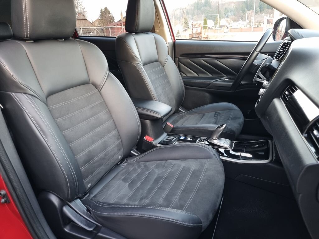 Mitsubishi Outlander SUV / Terénní 2,4 l 165 kw