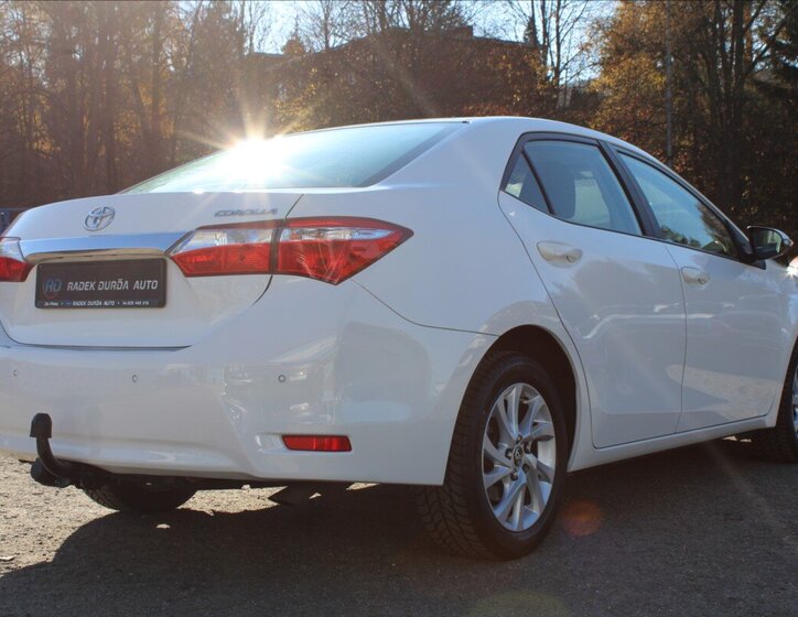 Toyota Corolla Sedan / Limuzína 1,6 l 97 kw