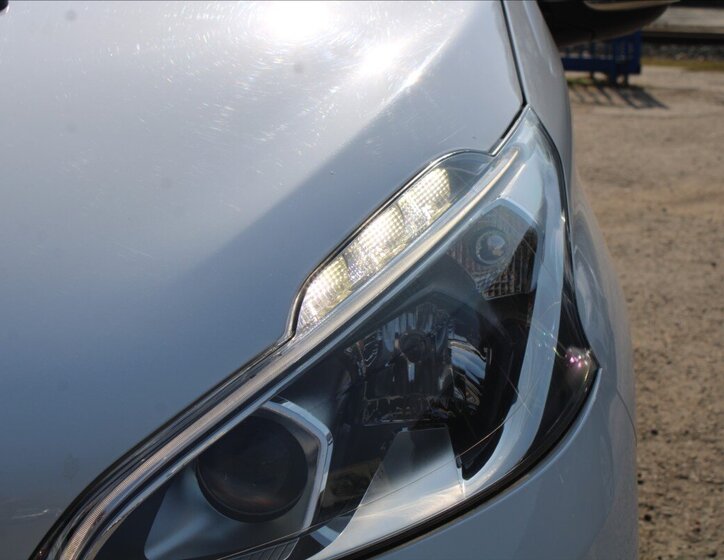 Peugeot 208 Hatchback 1,2 l 60 kw