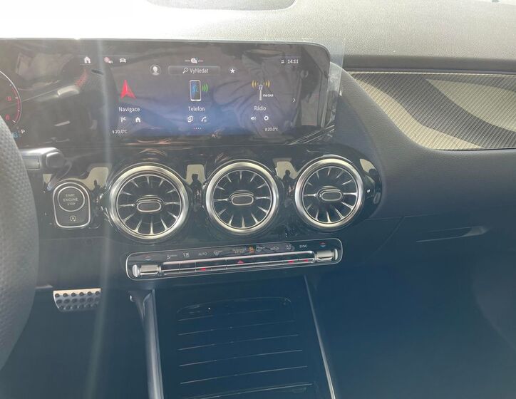 Mercedes-Benz GLA 12