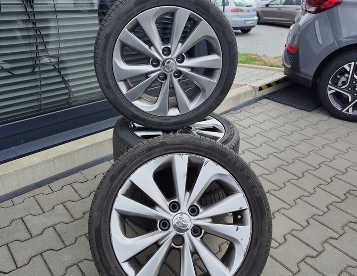 Toyota Auris Kombi 1,6 l 82 kw