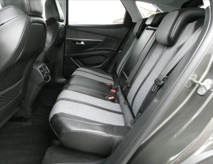 Peugeot 3008 SUV 1,6 l 121 kw