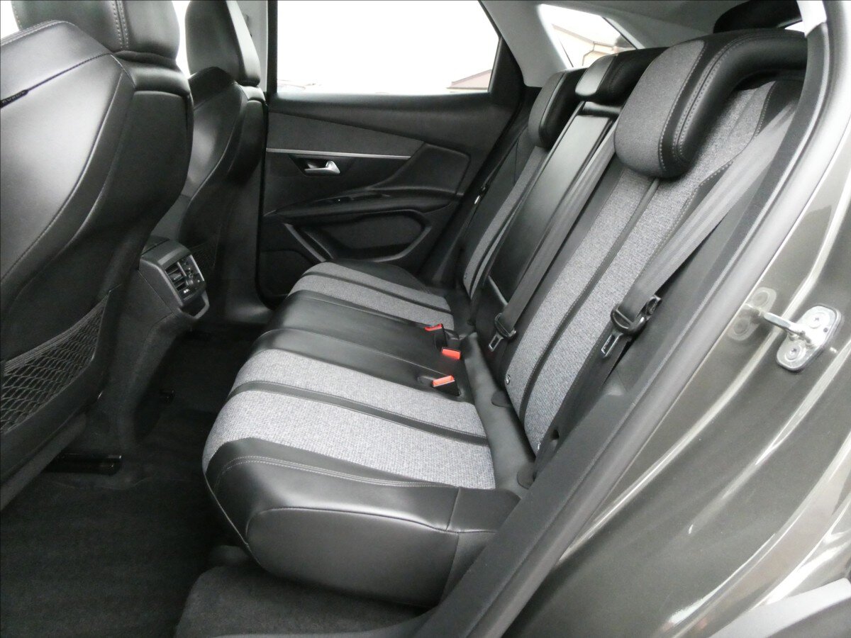 Peugeot 3008 SUV 1,6 l 121 kw