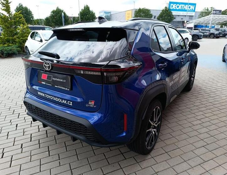 Toyota Yaris Cross 8