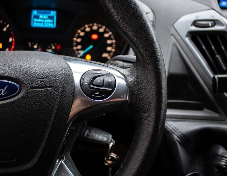 Ford Tourneo Custom 12