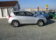 Toyota RAV4 SUV / Terénní 2,2 l 100 kw
