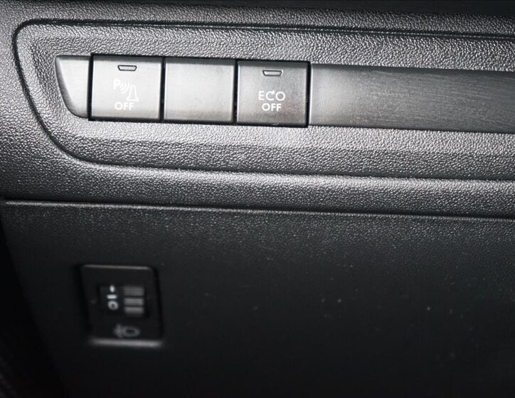 Peugeot 2008 SUV / Terénní 1,2 l 81 kw