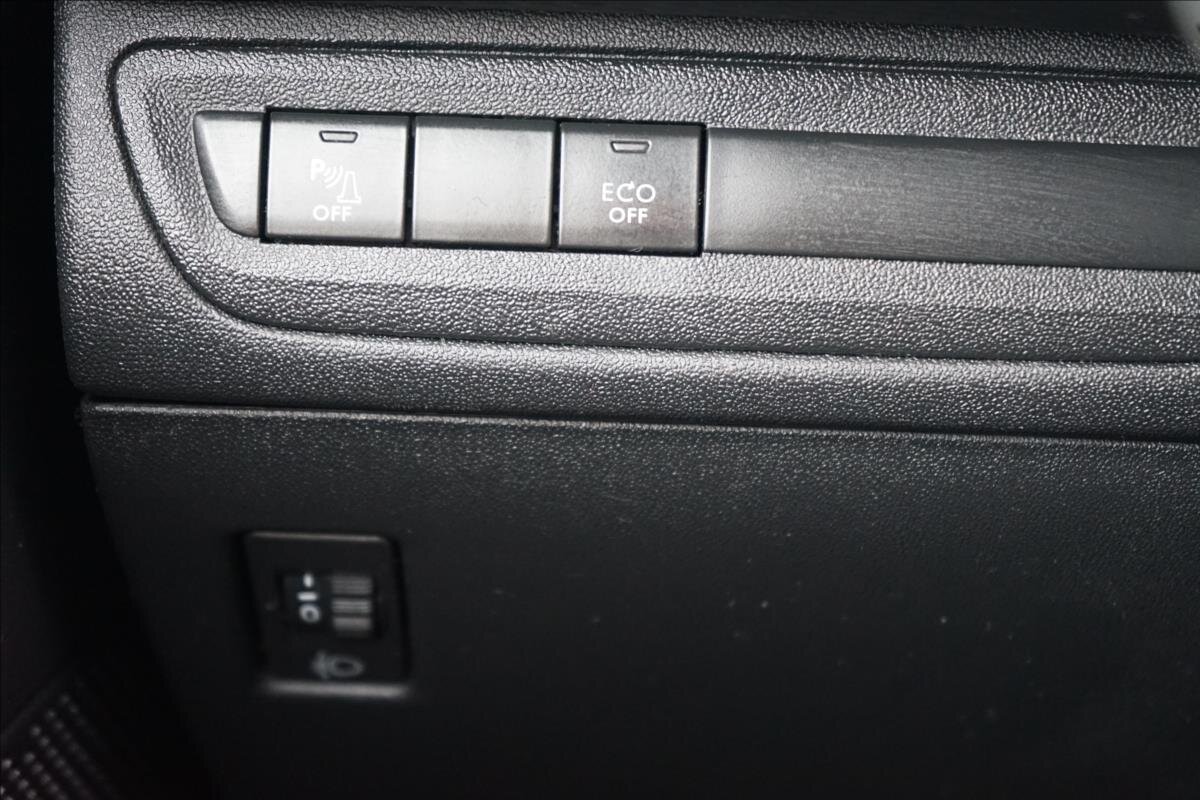 Peugeot 2008 SUV / Terénní 1,2 l 81 kw