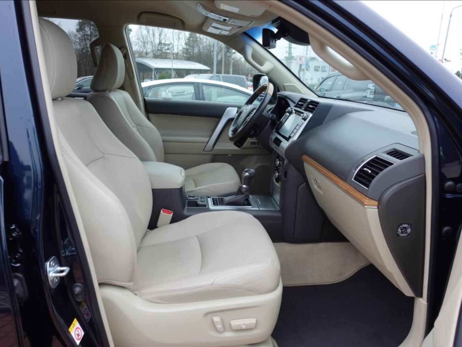 Toyota Land Cruiser 12