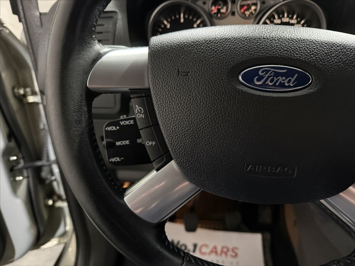 Ford Kuga SUV / Terénní 2,0 l 100 kw