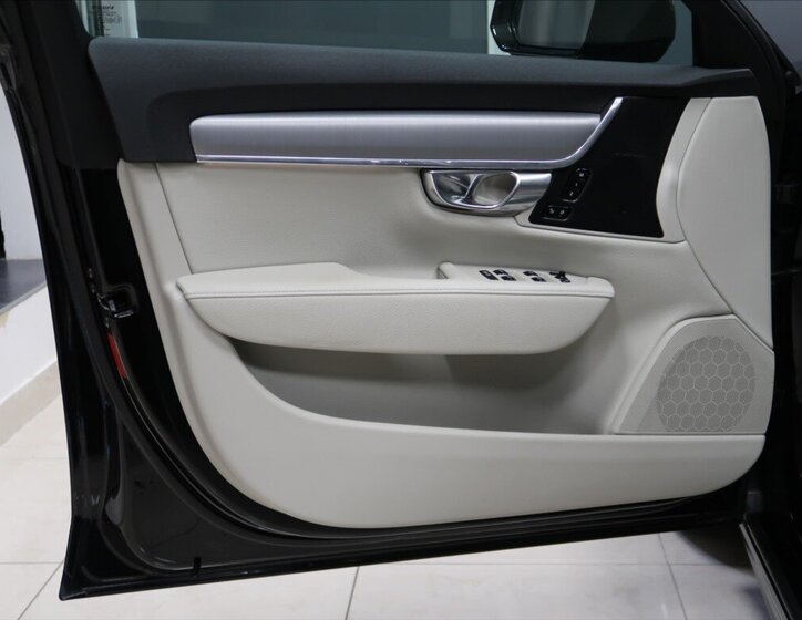 Volvo S90 Sedan / Limuzína 2,0 l 173 kw