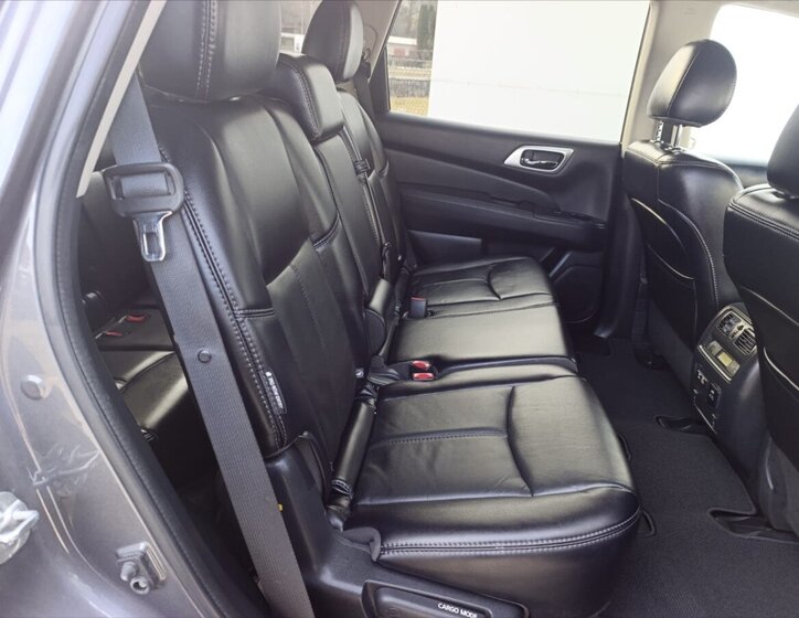 Nissan Pathfinder SUV 3,5 l 212 kw