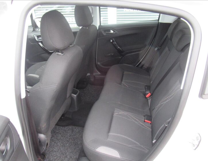 Peugeot 208 Hatchback 1,2 l 60 kw