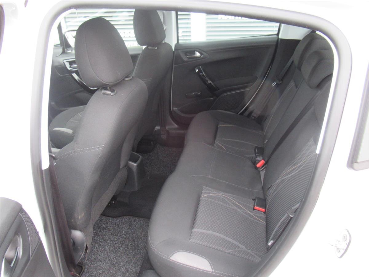 Peugeot 208 Hatchback 1,2 l 60 kw
