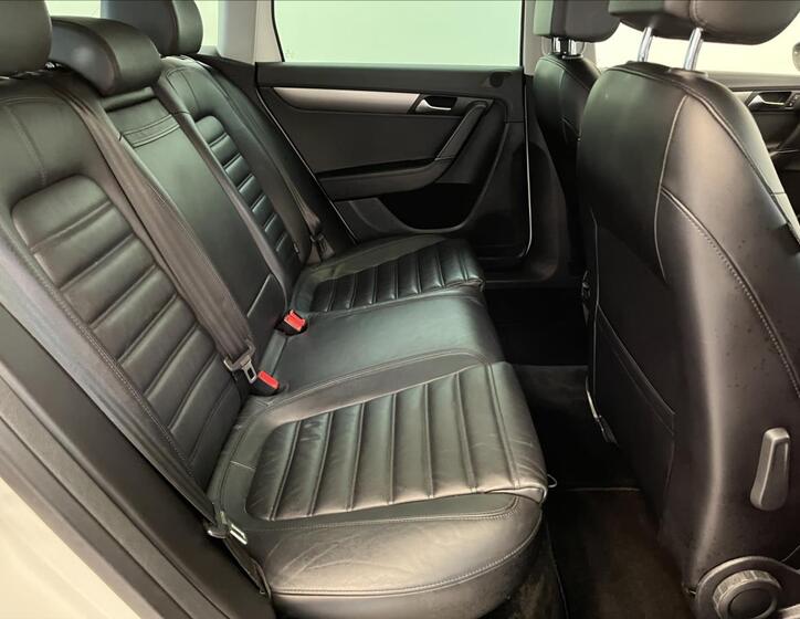 Volkswagen Passat 24