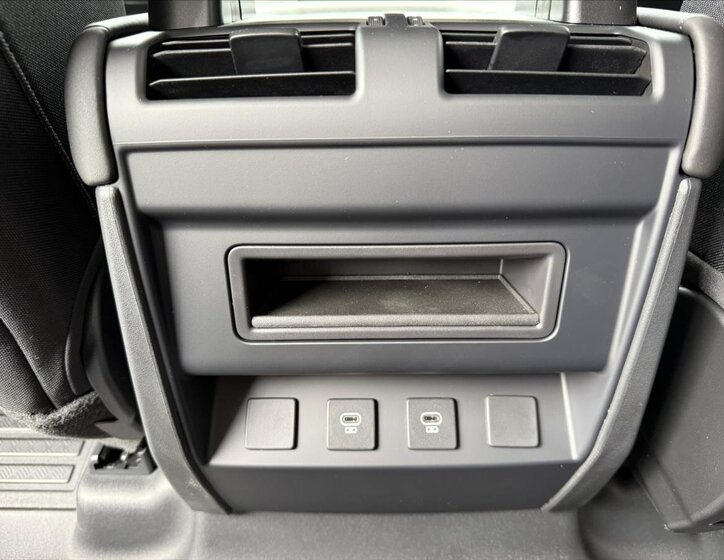 Land Rover Defender SUV 3,0 l 147 kw