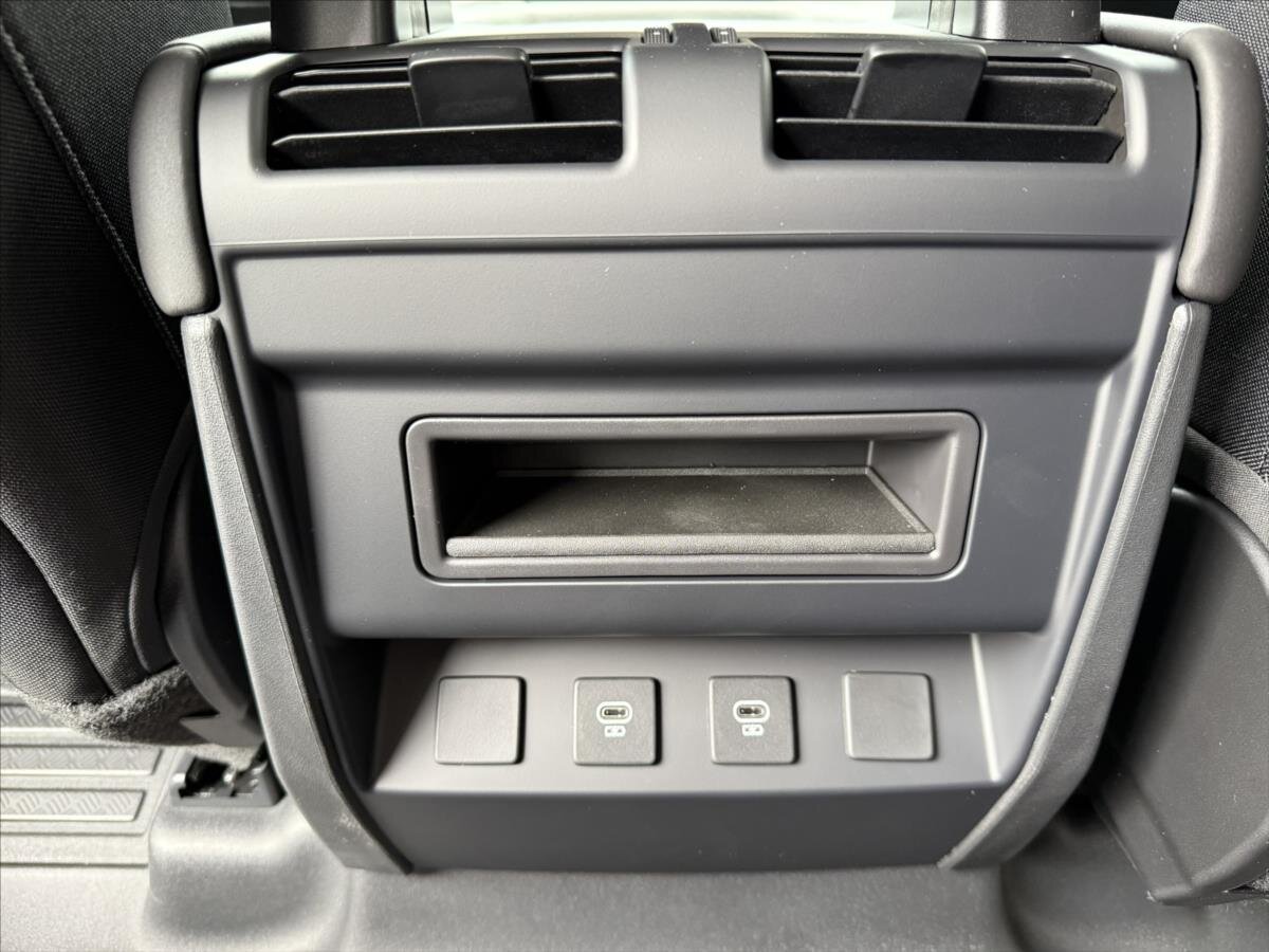 Land Rover Defender SUV 3,0 l 147 kw